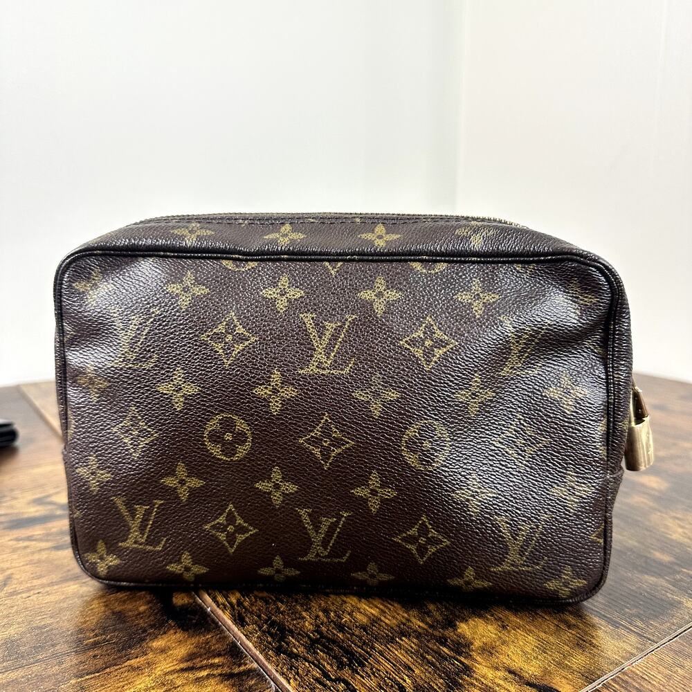 Louis Vuitton Trousse Toilette 23 Monogram Cosmetic Bag - Picture 2 of 16